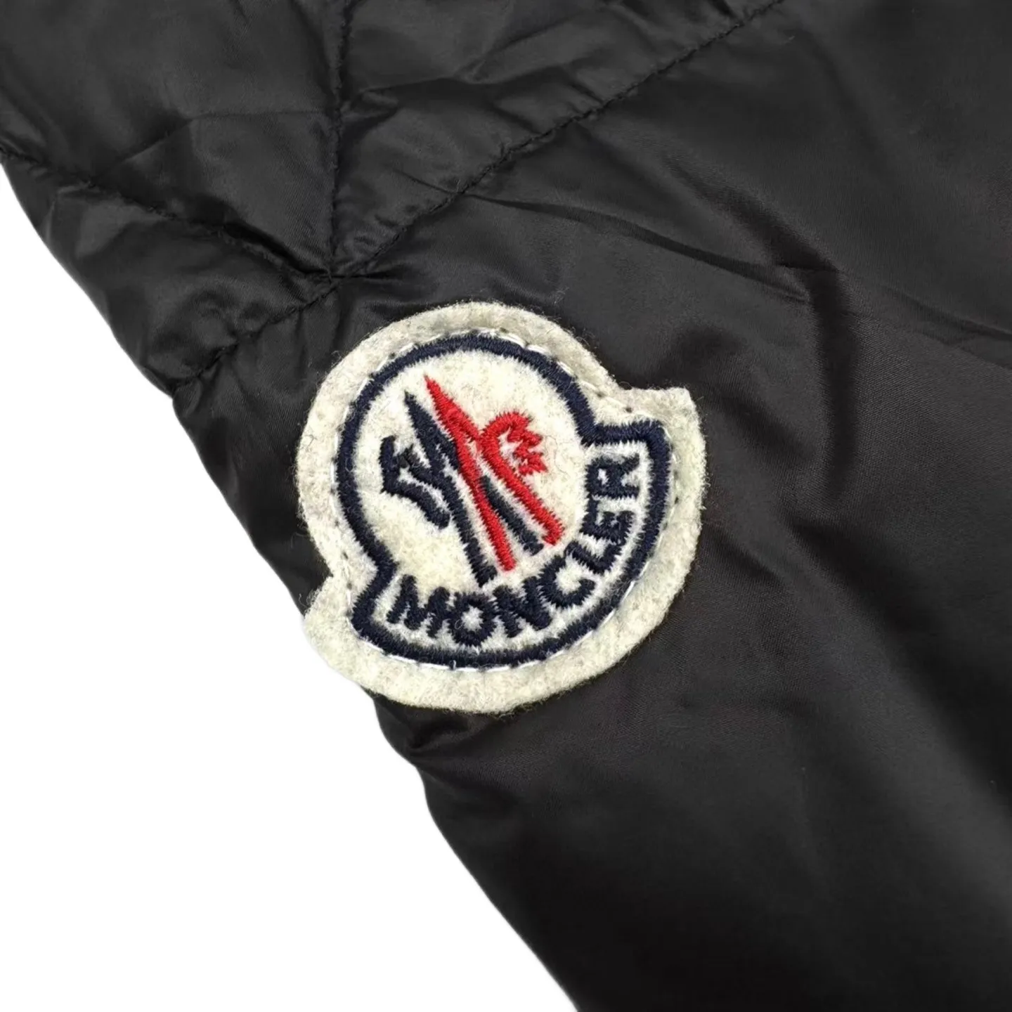 Moncler 23,300 ， 400D 95 Series Moncler Classic ， ， ， 。 Size:1/2/3/4